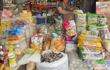 Hà Nội: Thị trường đồ cứu trợ 'cháy hàng' sau bão Yagi