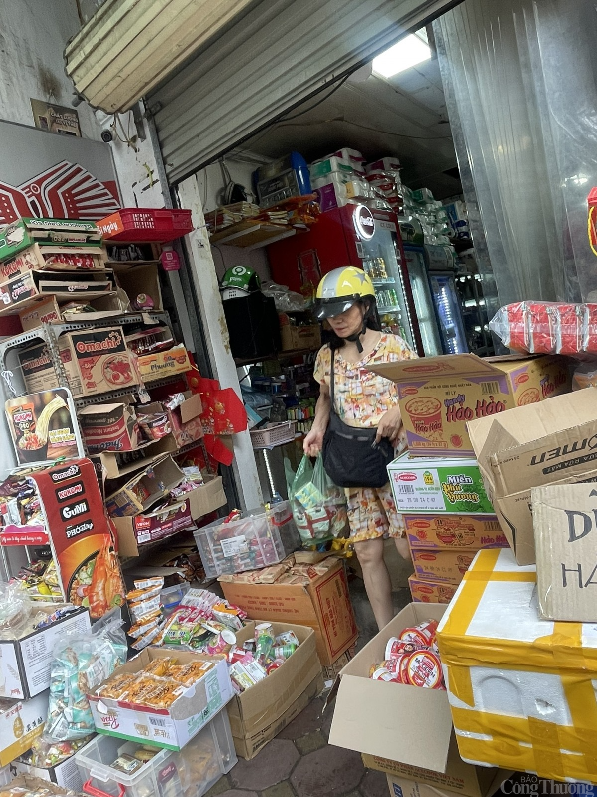 Hà Nội: Thị trường hàng cứu trợ 'cháy hàng' sau bão Yagi Hà Nội: Thị trường hàng cứu trợ 'cháy hàng' sau bão Yagi