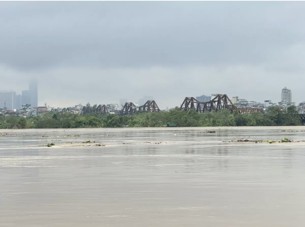 Ảnh hưởng bão số 3, Hà Nội cấm các phương tiện qua cầu Đông Hội (Đông Anh)