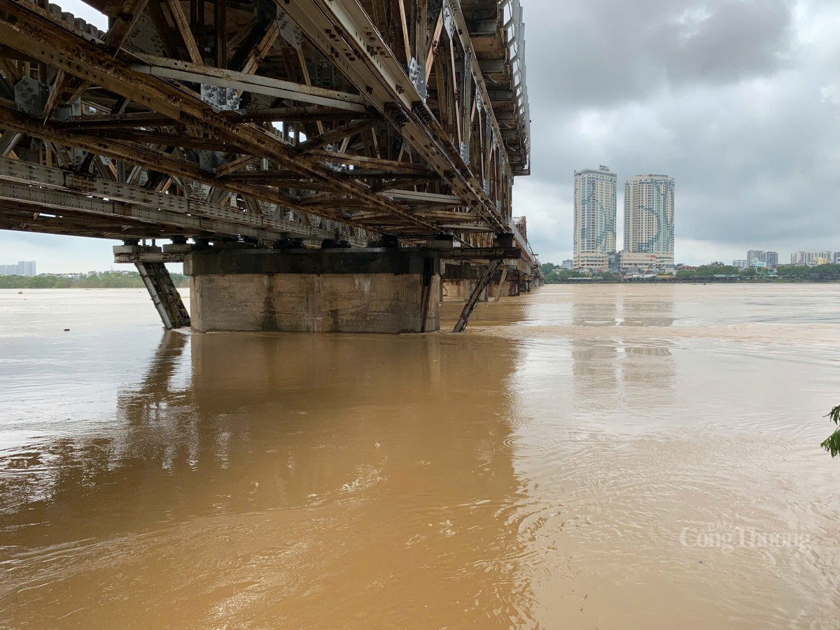 Nước sông Hồng dâng mức báo động, Hà Nội ra công điện khẩn Nước sông Hồng dâng mức báo động, Hà Nội ra công điện khẩn