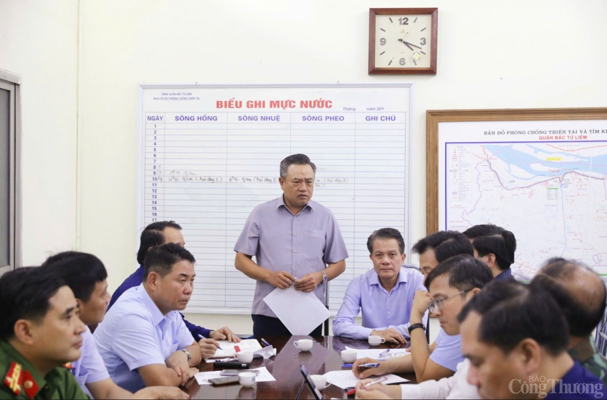 Chủ tịch Hà Nội: Tính toán phương án khi nước sông Hồng đạt mức báo động Chủ tịch Hà Nội: Tính toán phương án khi nước sông Hồng đạt mức báo động