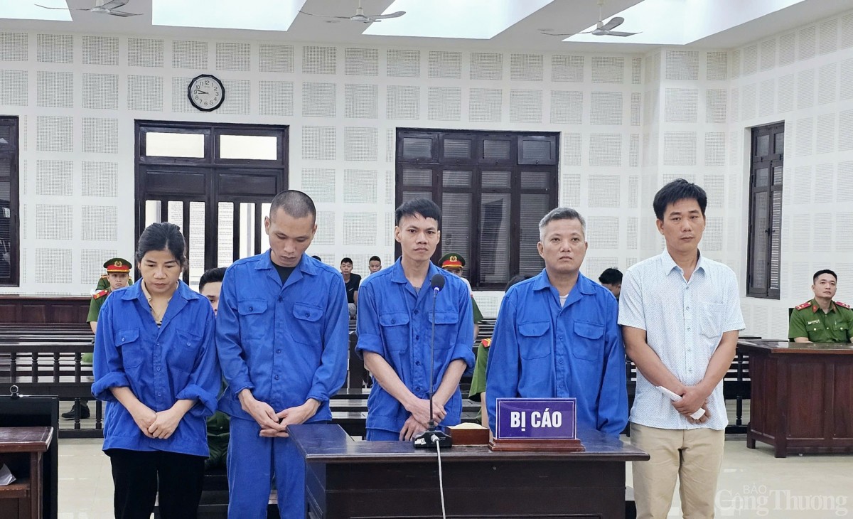 Các bị cáo tại phiên tòa Các bị cáo tại phiên tòa