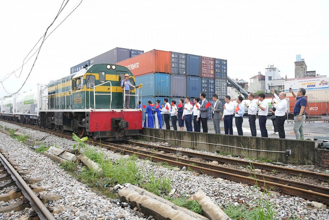 PV GAS vận chuyển thành công khí LNG bằng đường sắt, giữ vững hoạt động cung ứng năng lượng sau bão số 3 PV GAS vận chuyển thành công khí LNG bằng đường sắt, giữ vững hoạt động cung ứng năng lượng sau bão số 3