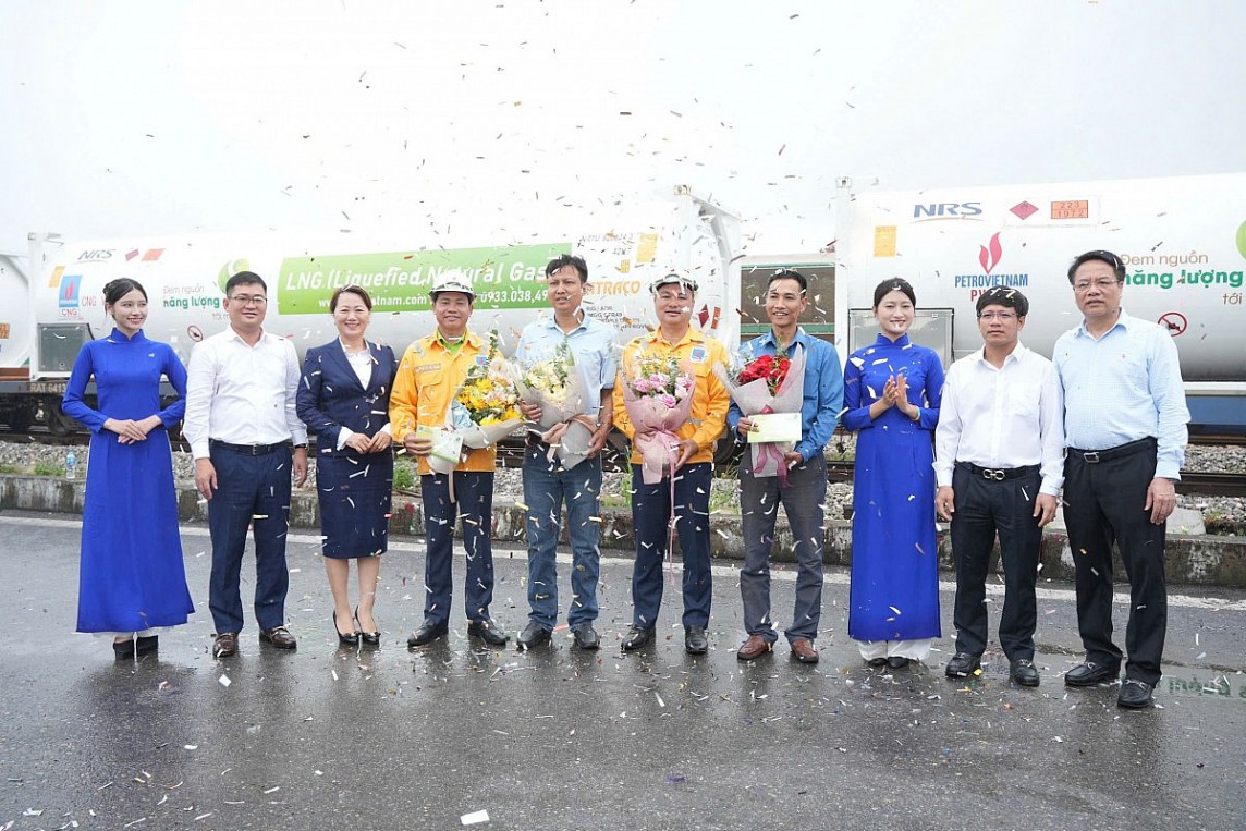 PV GAS vận chuyển thành công khí LNG bằng đường sắt, giữ vững hoạt động cung ứng năng lượng sau bão số 3 PV GAS vận chuyển thành công khí LNG bằng đường sắt, giữ vững hoạt động cung ứng năng lượng sau bão số 3