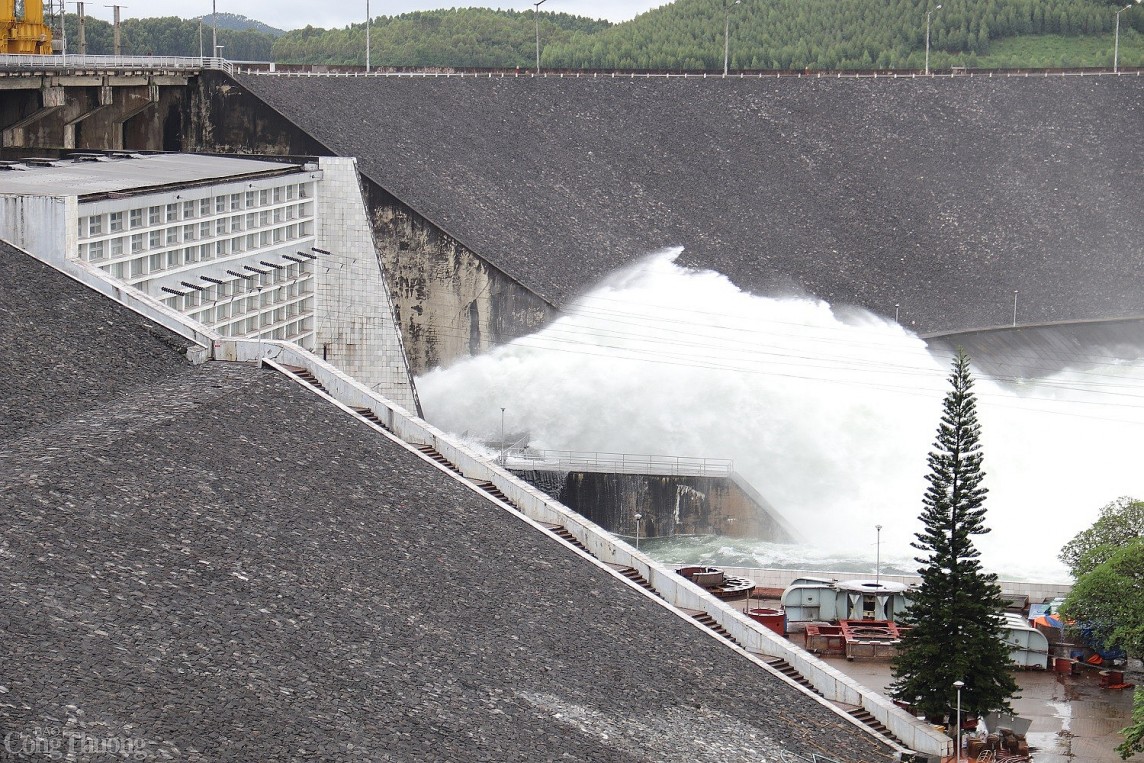 Nhiều hồ Thủy điện miền Bắc đóng cửa xả đáy từ ngày 11/9/2024 Nhiều hồ Thủy điện miền Bắc đóng cửa xả đáy từ ngày 11/9/2024