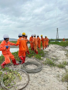Đình chỉ giám đốc Điện lực Hạ Long: Điện lực Quảng Ninh nêu tinh thần 'ai không làm đứng sang một bên'