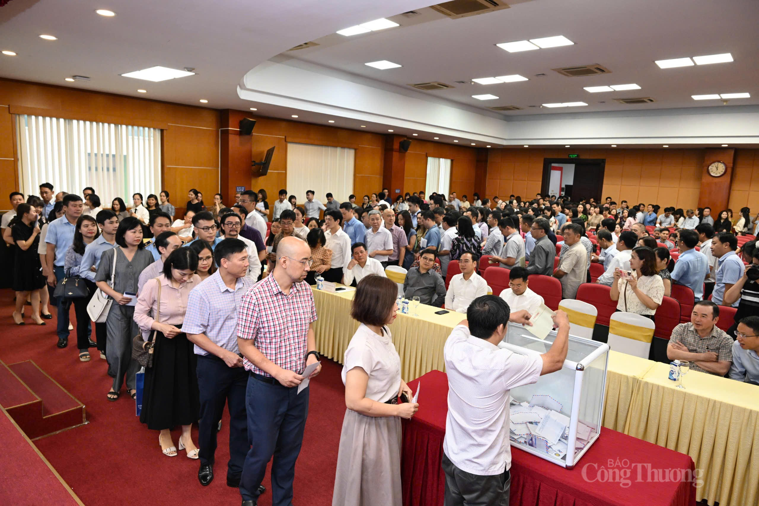 Bộ Công Thương phát động ủng hộ đồng bào bị thiệt hại do bão, lũ gây ra Bộ Công Thương phát động ủng hộ đồng bào bị thiệt hại do bão, lũ gây ra