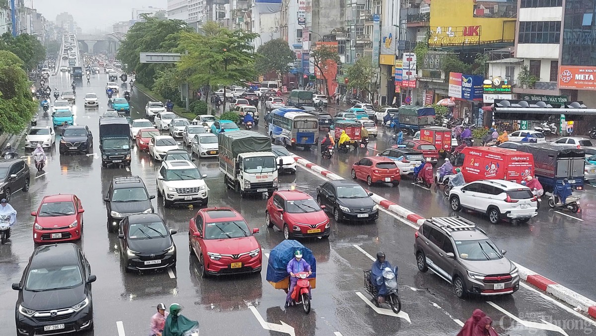 Chùm ảnh giao thông Hà Nội sáng nay 11/9 trước cảnh báo lũ trên sông Hồng