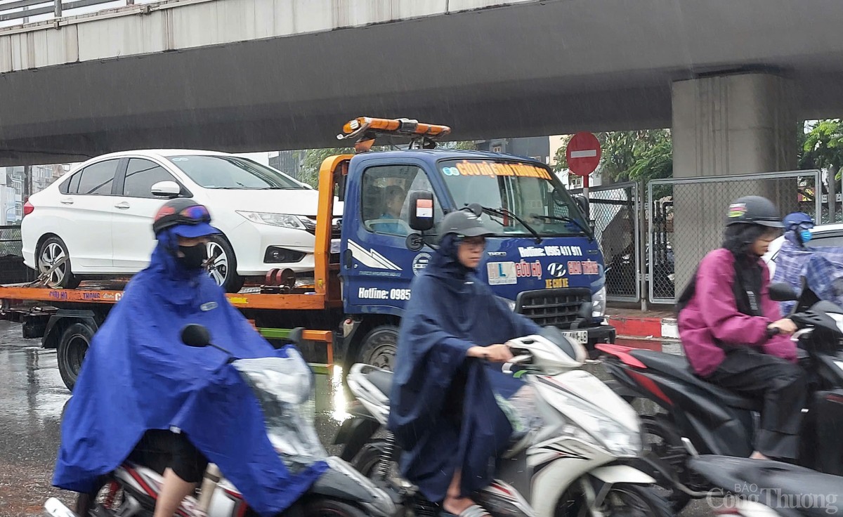 Chùm ảnh giao thông Hà Nội sáng nay 11/9 trước cảnh báo lũ trên sông Hồng