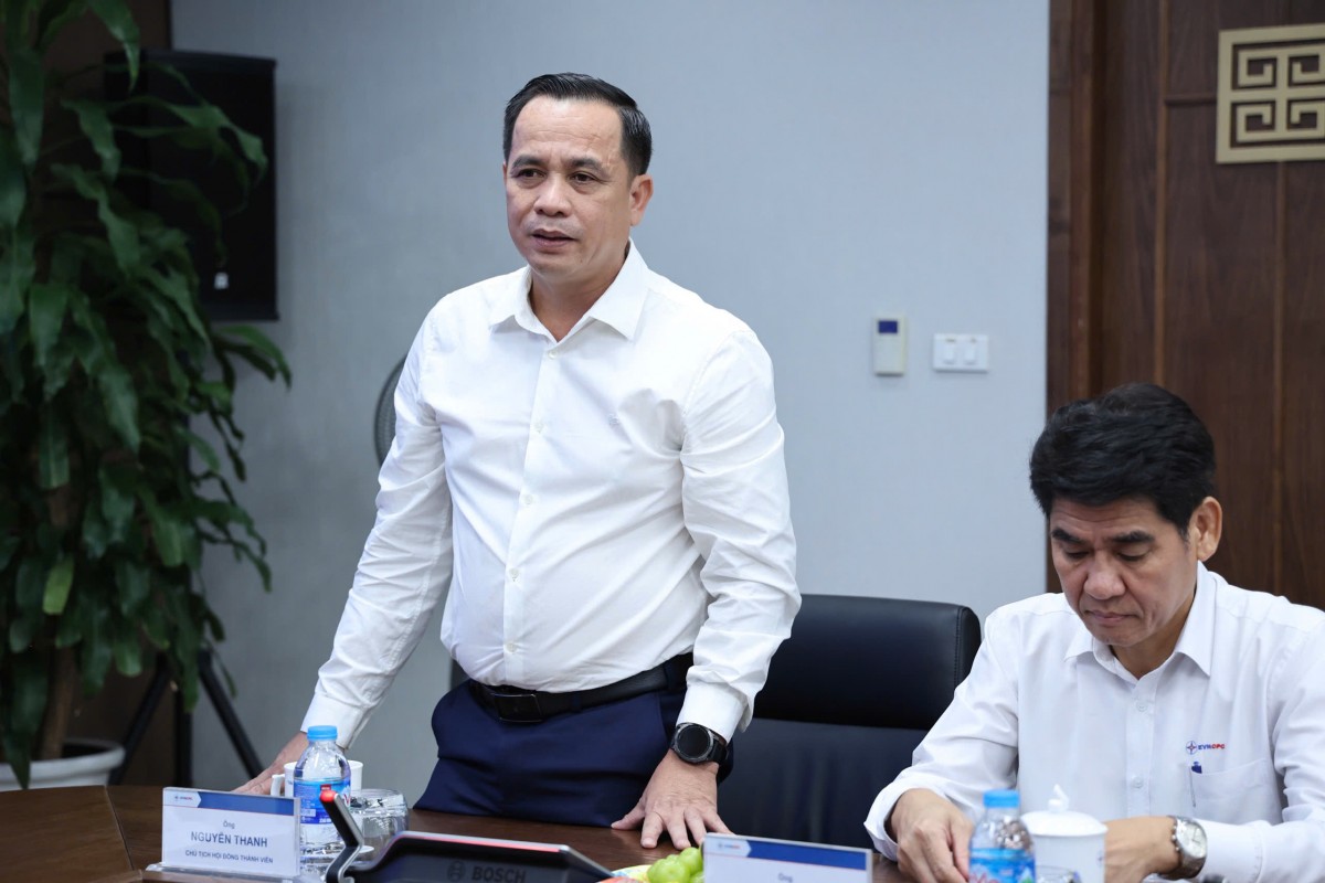 Ông Nguyễn Thanh - Bí thư Đảng ủy, Chủ tịch HĐTV EVNCPC chia sẻ với những thiệt hại của bão số 3 gây ra cho các đơn vị