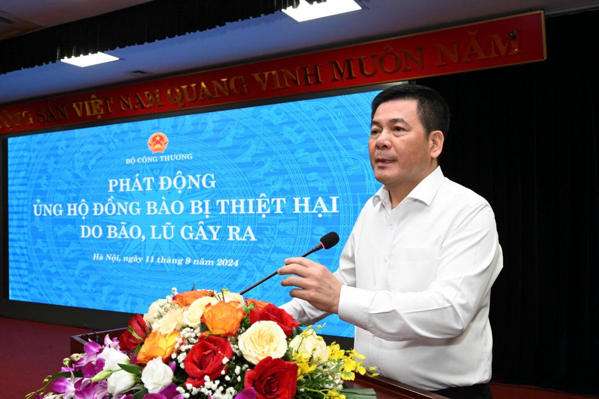 Bộ Công Thương chung tay cùng cả nước khắc phục hậu quả của bão, lũ Bộ Công Thương chung tay cùng cả nước khắc phục hậu quả của bão, lũ