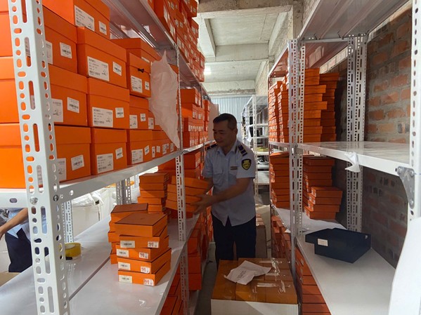 Phú Thọ: Tạm giữ trên 9.000 sản phẩm hàng hóa giả mạo nhãn hiệu bán trên thương mại điện tử Phú Thọ: Tạm giữ trên 9.000 sản phẩm hàng hóa giả mạo nhãn hiệu bán trên thương mại điện tử