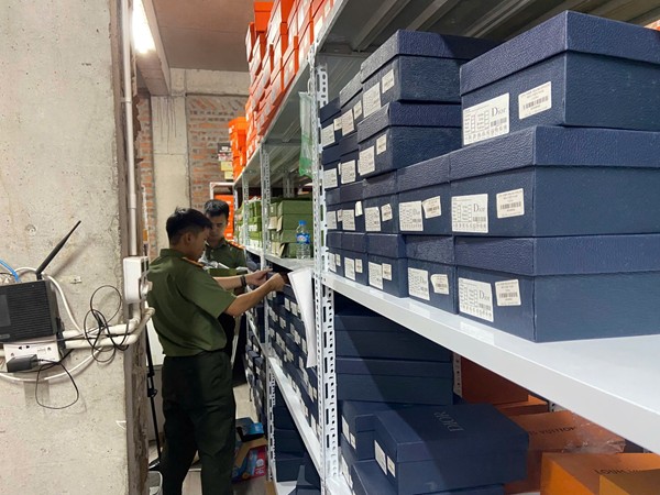 Phú Thọ: Tạm giữ trên 9.000 sản phẩm hàng hóa giả mạo nhãn hiệu bán trên thương mại điện tử Phú Thọ: Tạm giữ trên 9.000 sản phẩm hàng hóa giả mạo nhãn hiệu bán trên thương mại điện tử