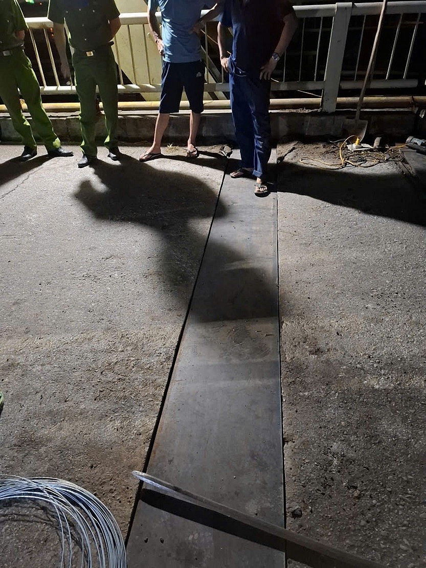 Cầu Hàm Rồng ở Thanh Hóa bị hỏng khe co giãn đã được xử lý ngay trong đêm Cầu Hàm Rồng ở Thanh Hóa bị hỏng khe co giãn đã được xử lý ngay trong đêm