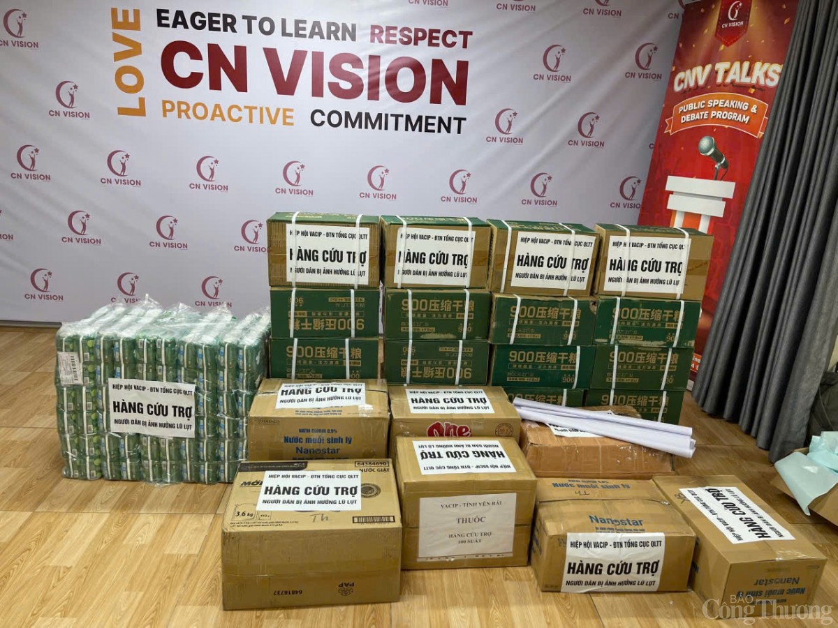 Thanh niên Quản lý thị trường hỗ trợ người dân các tỉnh thành phía Bắc bị ảnh hưởng mưa lũ