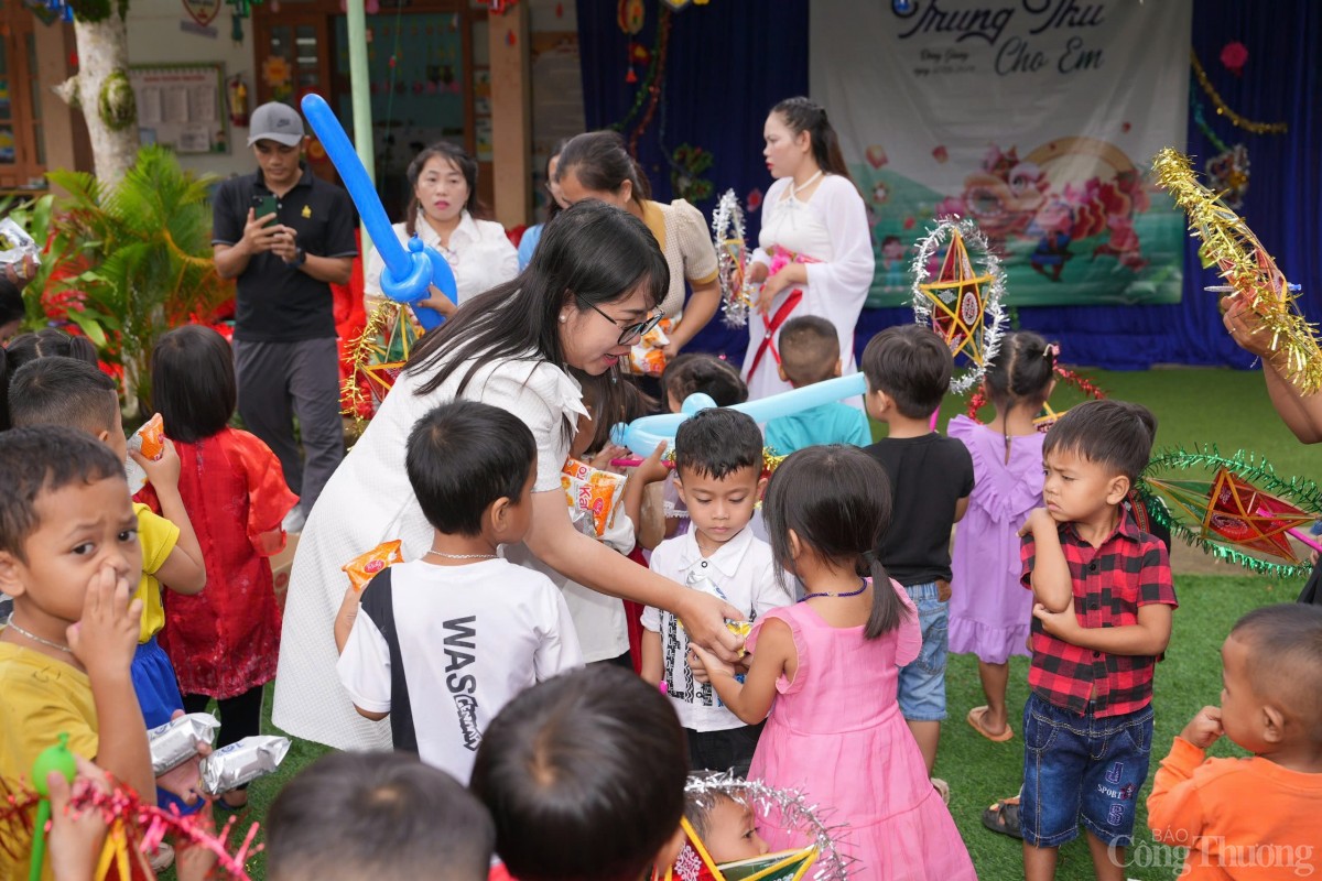 Tổ chức các hoạt động phá cỗ trung thu cho các em nhỏ Tổ chức các hoạt động phá cỗ trung thu cho các em nhỏ