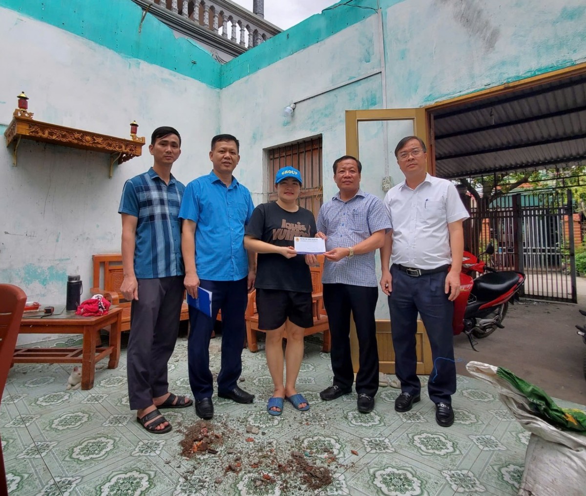 Công đoàn TKV thăm hỏi gia đình CNLĐ bị thiệt hại do bão số 3 gây ra