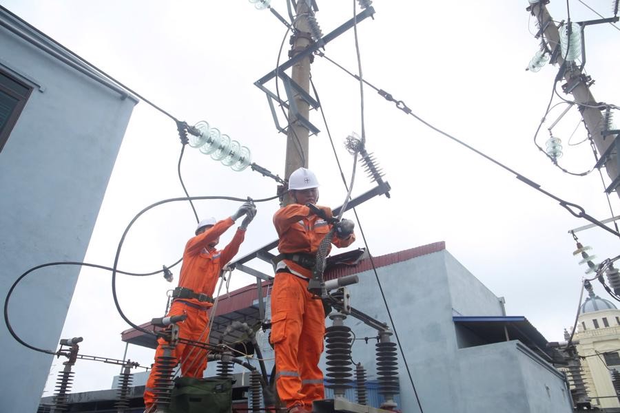 Tăng cường phân cấp phân quyền để tháo gỡ khó khăn cho các Dự án điện khí, điện gió ngoài khơi Tăng cường phân cấp phân quyền để tháo gỡ khó khăn cho các Dự án điện khí, điện gió ngoài khơi
