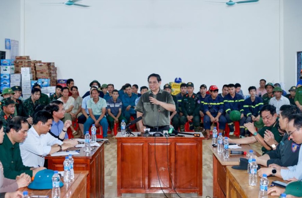 Thủ tướng cảm ơn bà con đã chấp hành nghiêm túc các chỉ đạo, hướng dẫn của các cấp; cảm ơn các lực lượng cứu hộ, cứu nạn đã tích cực triển khai nhiệm vụ. (Ảnh: VGP/Nhật Bắc) Thủ tướng cảm ơn bà con đã chấp hành nghiêm túc các chỉ đạo, hướng dẫn của các cấp; cảm ơn các lực lượng cứu hộ, cứu nạn đã tích cực triển khai nhiệm vụ. (Ảnh: VGP/Nhật Bắc)