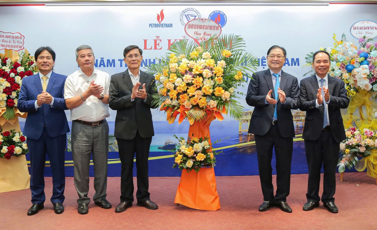 Hội Dầu khí Việt Nam kỷ niệm 15 năm thành lập Hội Dầu khí Việt Nam kỷ niệm 15 năm thành lập