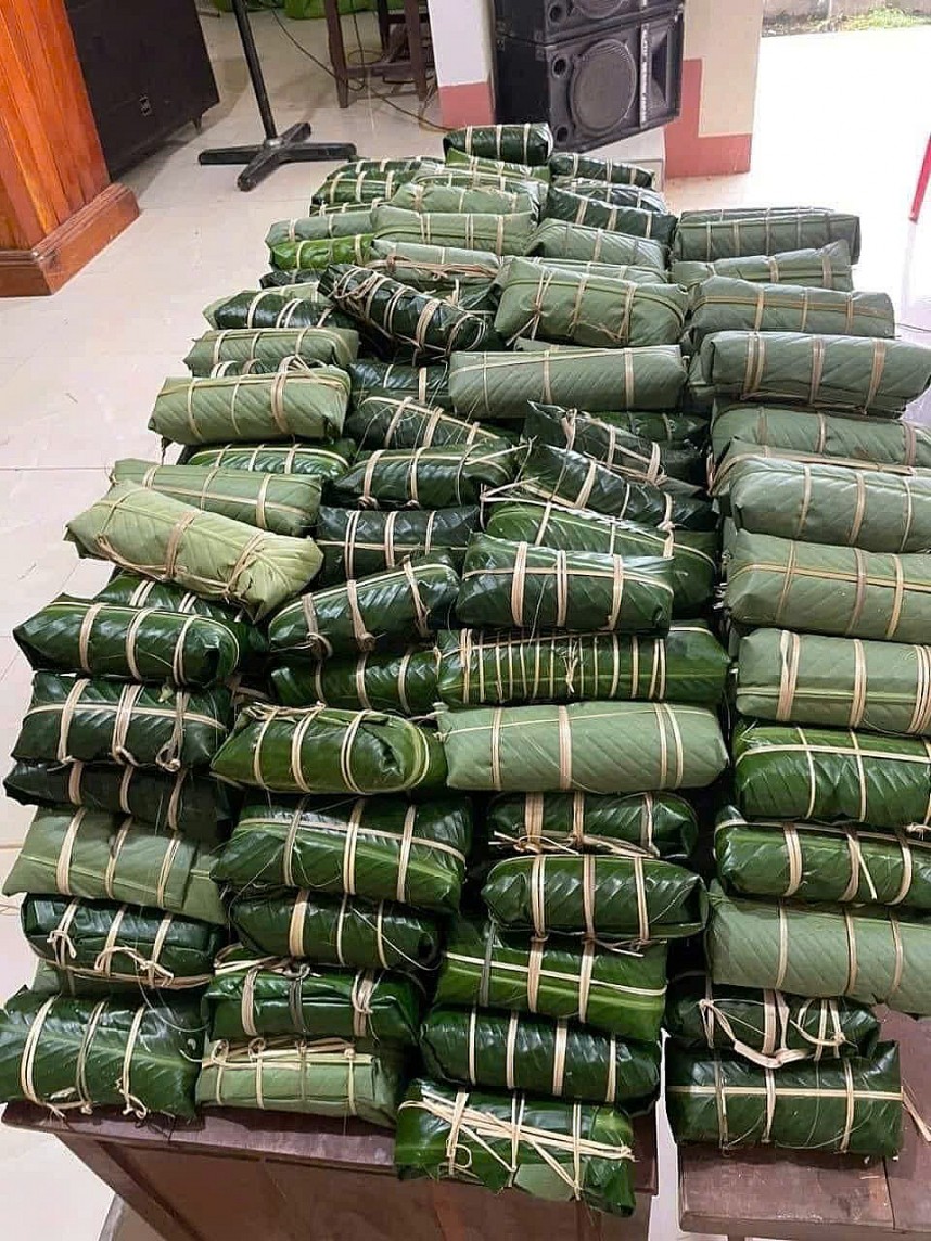 Tình người ấm áp lan tỏa trên những chuyến xe cứu trợ lũ lụt miền Bắc Tình người ấm áp lan tỏa trên những chuyến xe cứu trợ lũ lụt miền Bắc