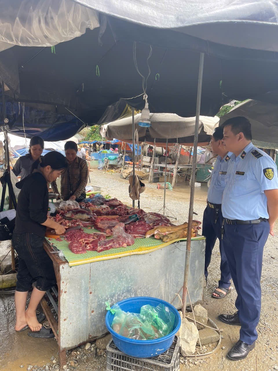 undefined Tuyên Quang tăng cường kiểm tra, kiểm soát thị trường sau bão lũ