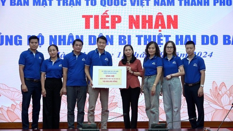 Đoàn Luật sư Thành phố Hà Nội trao gửi số tiền ủng hộ tới Ủy ban MTTQ Việt Nam thành phố Hà Nội.