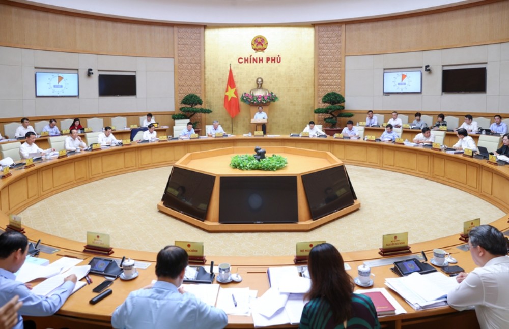 Thủ tướng yêu cầu việc xây dựng, ban hành văn bản quy định chi tiết, hướng dẫn thi hành luật, pháp lệnh phải kịp thời, không để xảy ra khoảng trống pháp lý. (Ảnh: VGP/Nhật Bắc) Thủ tướng yêu cầu việc xây dựng, ban hành văn bản quy định chi tiết, hướng dẫn thi hành luật, pháp lệnh phải kịp thời, không để xảy ra khoảng trống pháp lý. (Ảnh: VGP/Nhật Bắc)