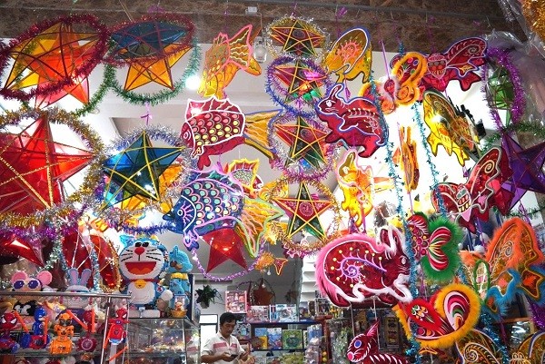 Lồng đèn truyền thống được Trải qua thời gian, lồng đèn truyền thống vẫn có sức hút đặc biệt Lồng đèn truyền thống được Trải qua thời gian, lồng đèn truyền thống vẫn có sức hút đặc biệt