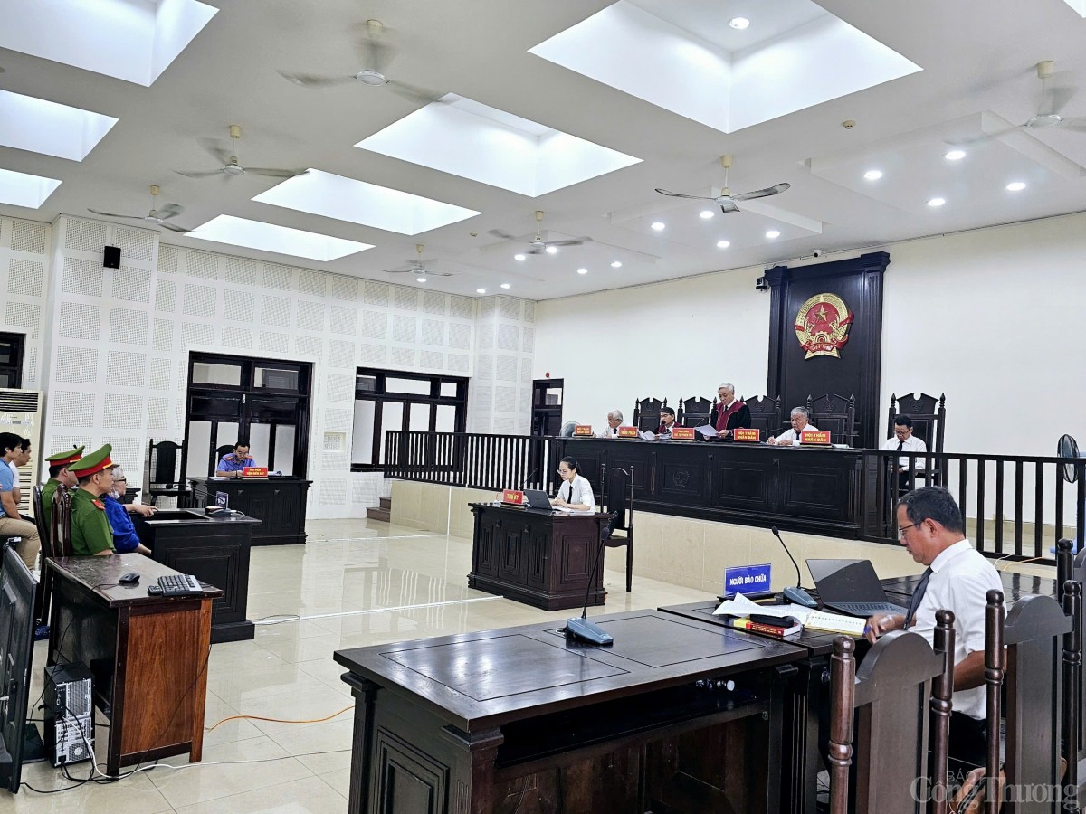 Phiên xét xử Nguyễn Thị Lê Na Phiên xét xử Nguyễn Thị Lê Na