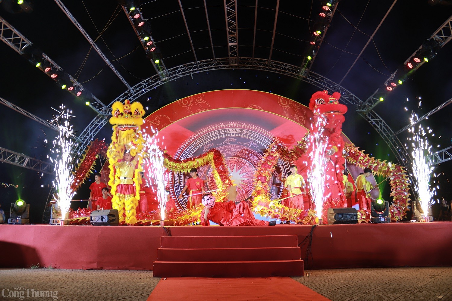 Đêm hội trăng rằm và Xúc tiến thương mại gắn kết du lịch, văn hóa địa phương năm 2024