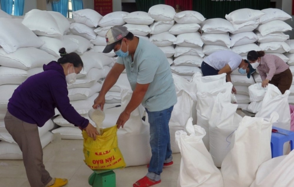 Xuất cấp lương thực, vật tư, hóa chất khử khuẩn cho các địa phương khắc phục cơn bão số 3 Xuất cấp lương thực, vật tư, hóa chất khử khuẩn cho các địa phương khắc phục cơn bão số 3