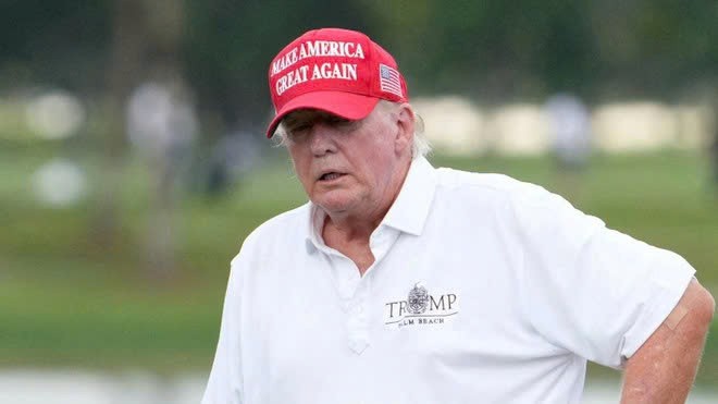 Cựu Tổng thống Mỹ Donald Trump tại sân golf trong vụ ám sát. Ảnh: CNN Cựu Tổng thống Mỹ Donald Trump tại sân golf trong vụ ám sát. Ảnh: CNN