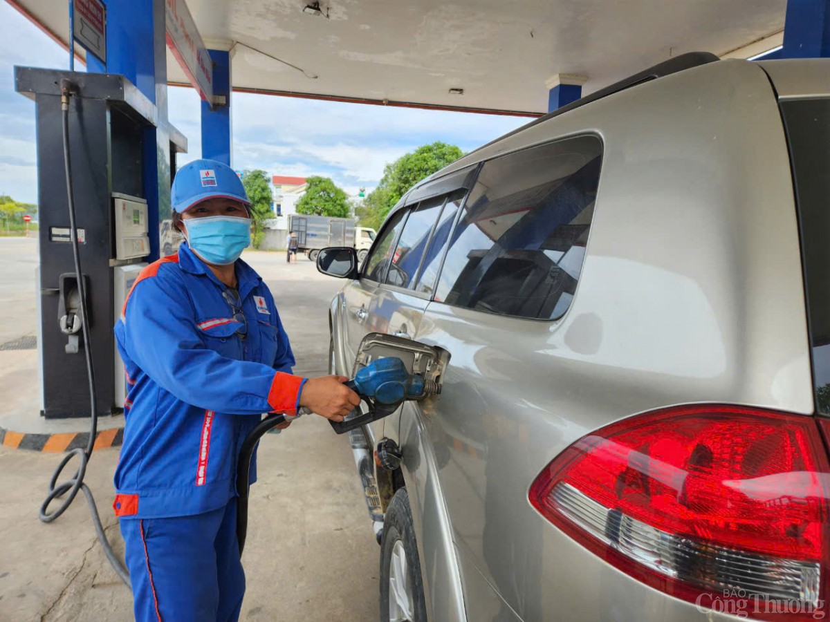 Bộ Công Thương ban hành chương trình thực hiện quy hoạch hạ tầng, dự trữ xăng dầu Bộ Công Thương ban hành chương trình thực hiện quy hoạch hạ tầng, dự trữ xăng dầu