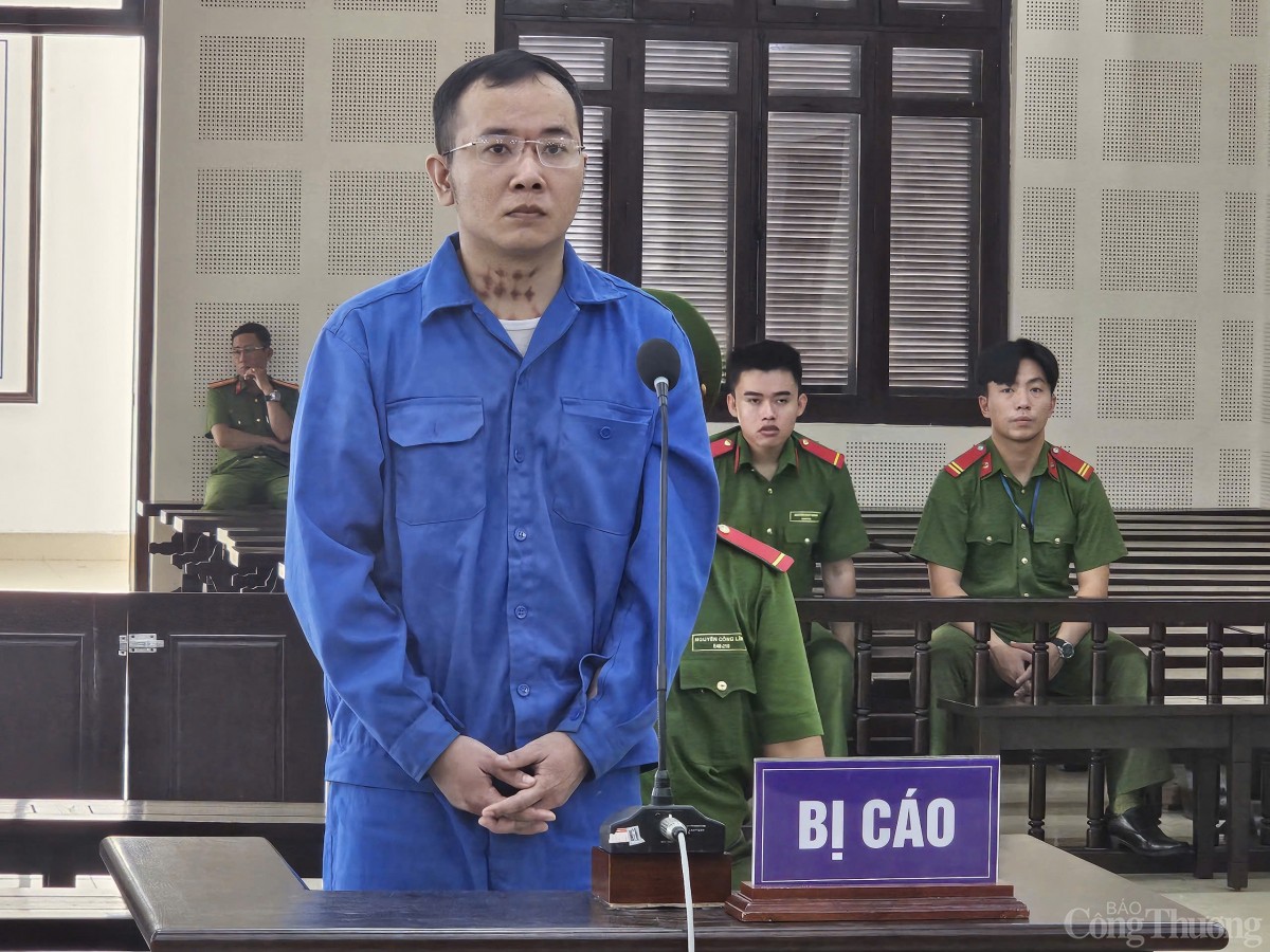 Nguyễn Vĩnh Sơn lãnh 20 năm tỳ về tội 'Lừa đảo chiếm đoạt tài sản' Nguyễn Vĩnh Sơn lãnh 20 năm tỳ về tội 'Lừa đảo chiếm đoạt tài sản'