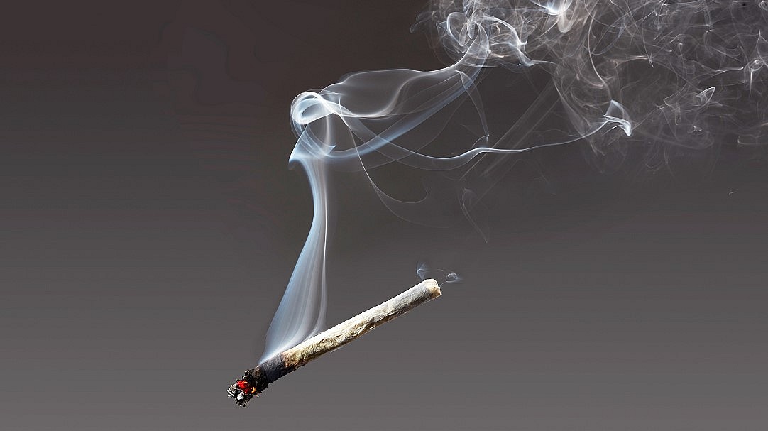 Việt Nam đang phải đối mặt với một thực trạng đáng báo động tỷ lệ người hút thuốc lá thuộc hàng cao nhất thế giới.