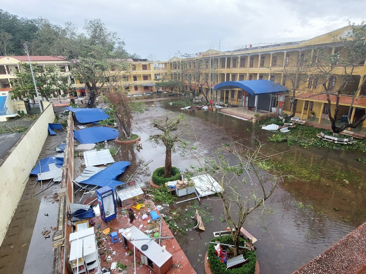 Tổng thiệt hại cơ sở vật chất ngành giáo dục khoảng 1.260 tỷ đồng Tổng thiệt hại cơ sở vật chất ngành giáo dục khoảng 1.260 tỷ đồng