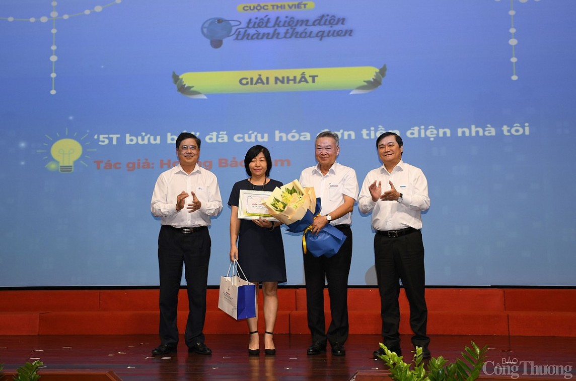 Trao giải cuộc thi viết “Tiết kiệm điện thành thói quen” những chuyện hay tôi kể Trao giải cuộc thi viết “Tiết kiệm điện thành thói quen” những chuyện hay tôi kể