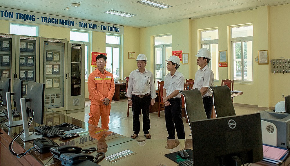 Lưới điện truyền tải ít bị ảnh hưởng bởi bão lũ nhờ chủ động Lưới điện truyền tải ít bị ảnh hưởng bởi bão lũ nhờ chủ động