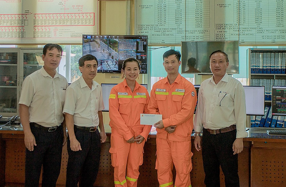 Lưới điện truyền tải ít bị ảnh hưởng bởi bão lũ nhờ chủ động Lưới điện truyền tải ít bị ảnh hưởng bởi bão lũ nhờ chủ động