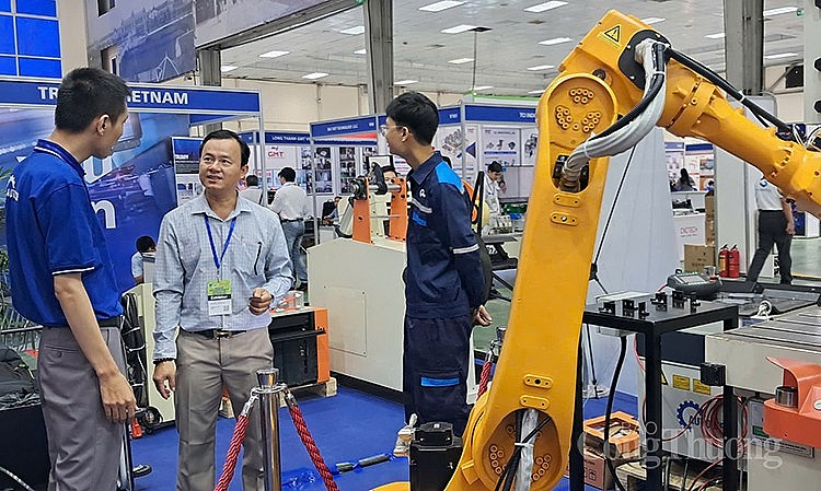 Giam hàng của doanh nghiệp tham gia Hội chợ Giam hàng của doanh nghiệp tham gia Hội chợ