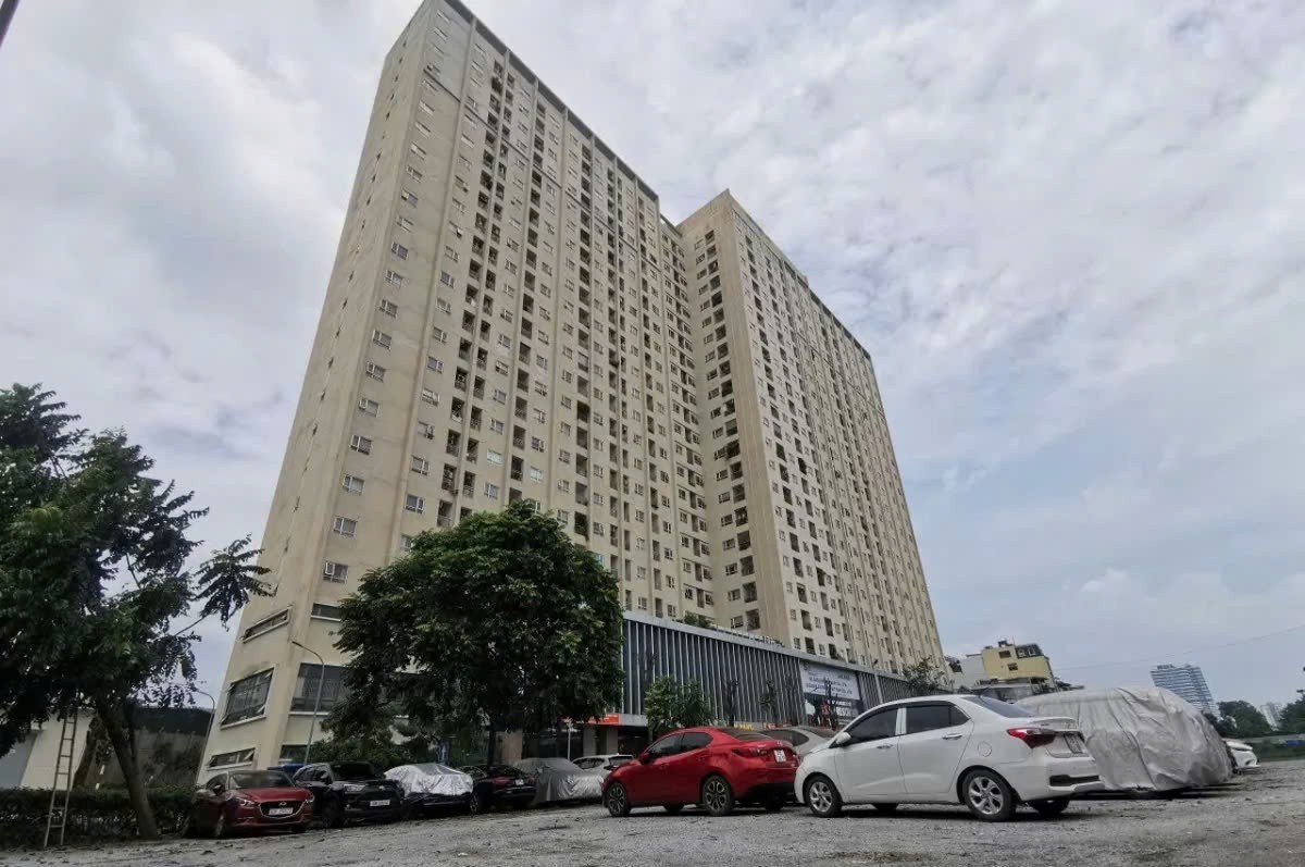 Chuyện lạ chung cư ở Hà Nội: Trước khi đi làm phải vứt đống giẻ cạnh cửa sổ Chuyện lạ chung cư ở Hà Nội: Trước khi đi làm phải vứt đống giẻ cạnh cửa sổ