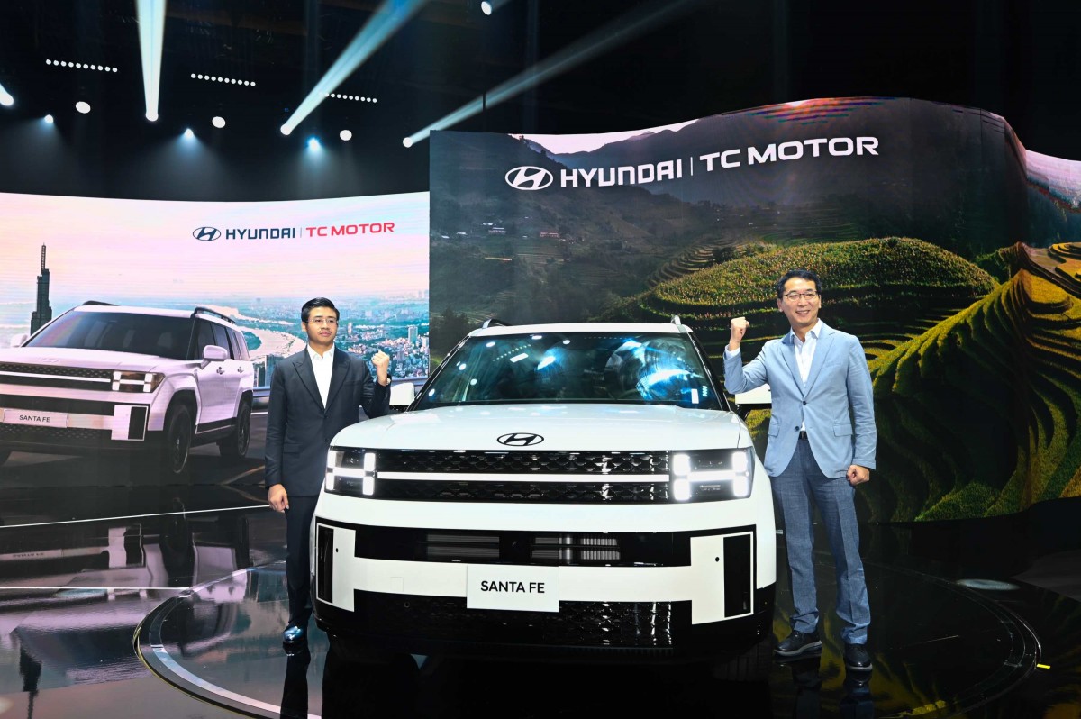 Hyundai Santa Fe mới chính thức ra mắt tại Việt Nam, giá chỉ 1,069 tỷ đồng Hyundai Santa Fe mới chính thức ra mắt tại Việt Nam, giá chỉ 1,069 tỷ đồng