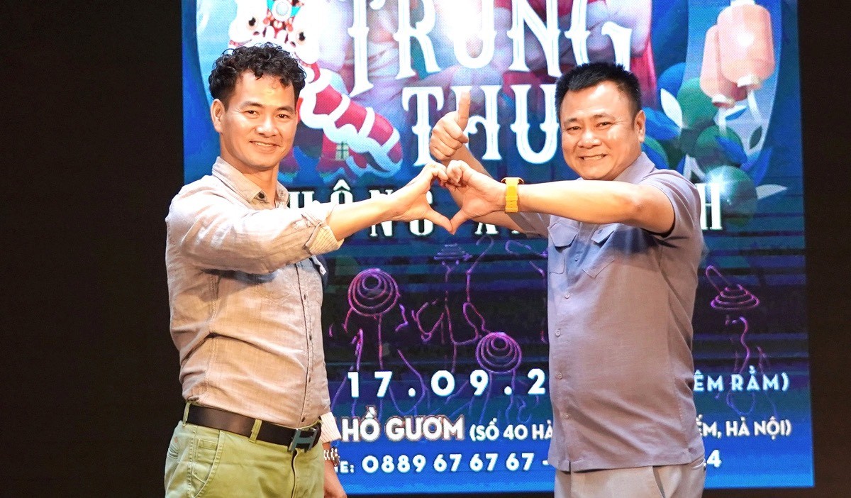 NSND Xuân Bắc và Tự Long: Nụ cười rạng rỡ, trái tim ấm áp giữa bão lũ NSND Xuân Bắc và Tự Long: Nụ cười rạng rỡ, trái tim ấm áp giữa bão lũ