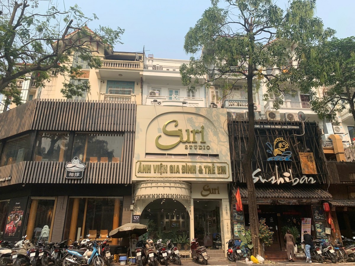 Sau khi hình ảnh và clip về việc ảnh viện Suri ủng hộ đồng bào lũ lụt được đăng tải với bất thường, cư dân mạng đã tràn vào công kích (Ảnh: Facebook ảnh viện). Sau khi hình ảnh và clip về việc ảnh viện Suri ủng hộ đồng bào lũ lụt được đăng tải với bất thường, cư dân mạng đã tràn vào công kích (Ảnh: Facebook ảnh viện).