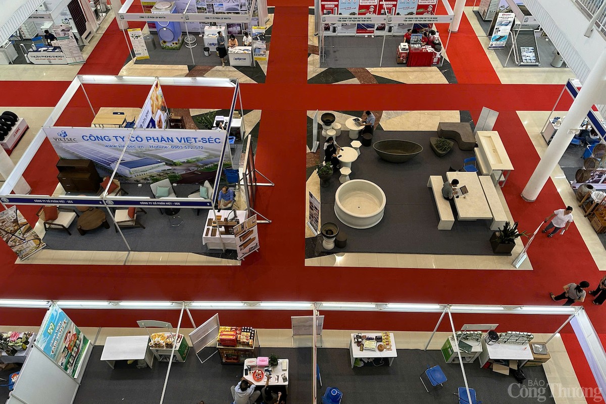 Triển lãm có quy mô 60 gian hàng với sự tham gia của các doanh nghiệp trong lĩnh vực năng lượng và sản xuất xanh, sạch trên cả nước