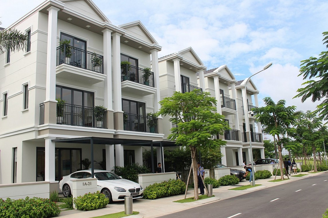 một trong những công cụ hiệu quả để bình ổn thị trường bất động sản là áp dụng chính sách thuế. một trong những công cụ hiệu quả để bình ổn thị trường bất động sản là áp dụng chính sách thuế.