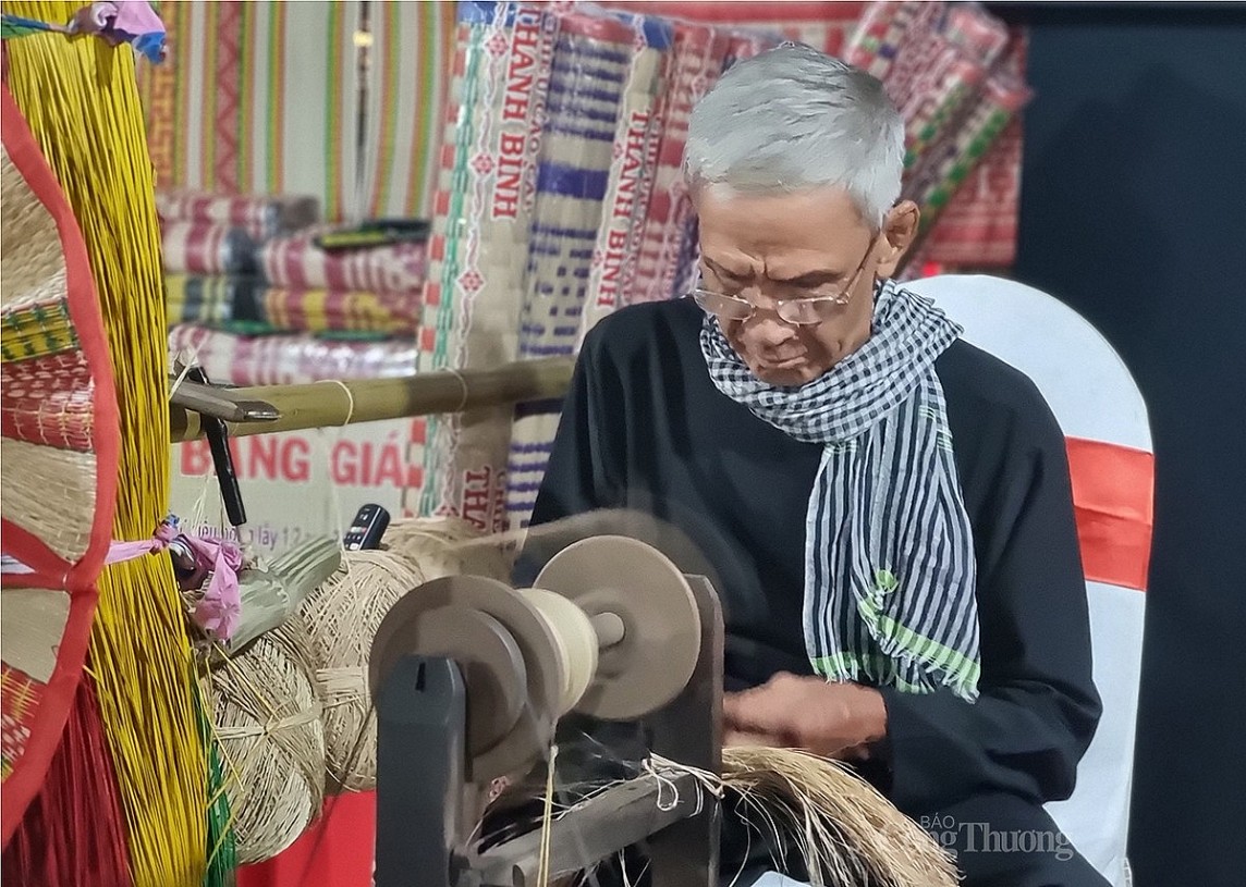 Nghệ nhân làng nghề tham dự Festival bảo tồn và phát triển làng nghề Việt Nam năm 2023 Nghệ nhân làng nghề tham dự Festival bảo tồn và phát triển làng nghề Việt Nam năm 2023