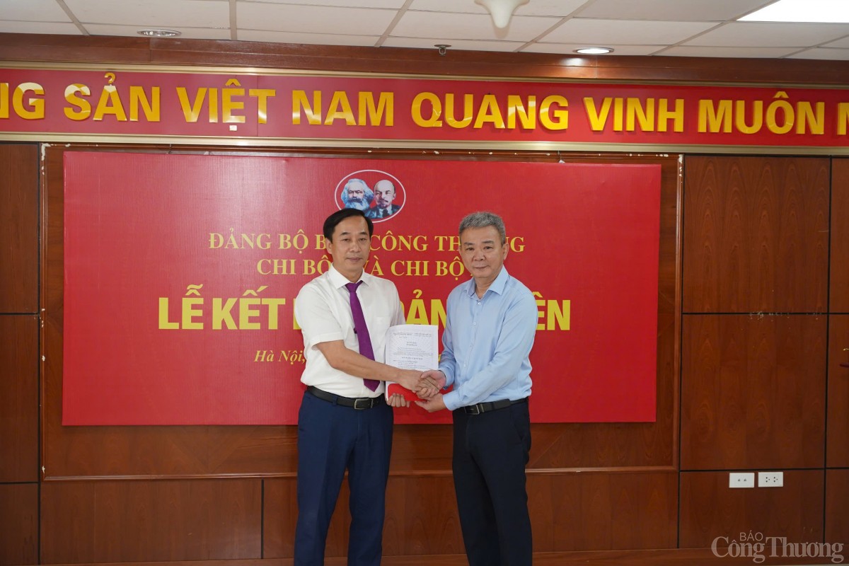 Đảng bộ Báo Công Thương tổ chức Lễ kết nạp đảng viên mới năm 2024