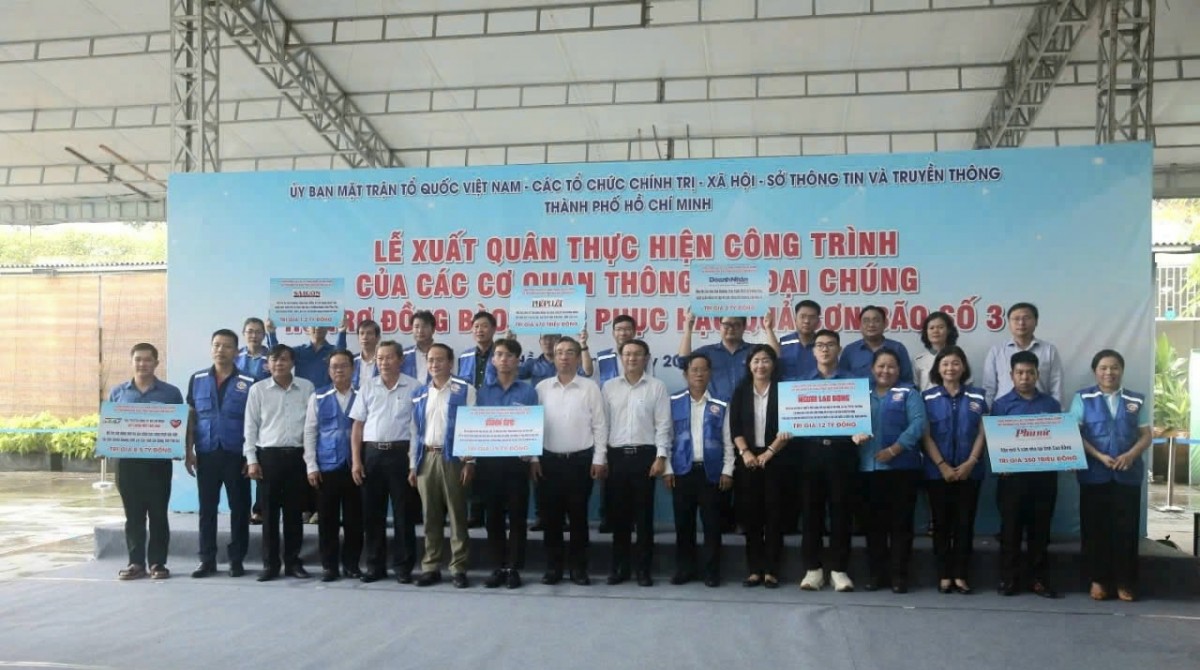 Lòng yêu thương, nghĩa cử cao đẹp của báo chí Thành phố Hồ Chí Minh hướng về miền Bắc Lòng yêu thương, nghĩa cử cao đẹp của báo chí Thành phố Hồ Chí Minh hướng về miền Bắc
